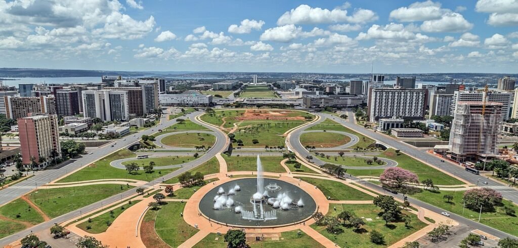 Brasília terá calor de 30°C e umidade de 39% neste sábado Brasília
