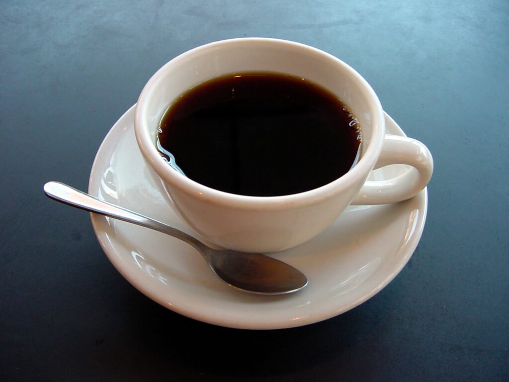 Café pode mexer com intestino, ferro, colesterol e efeito de remédios