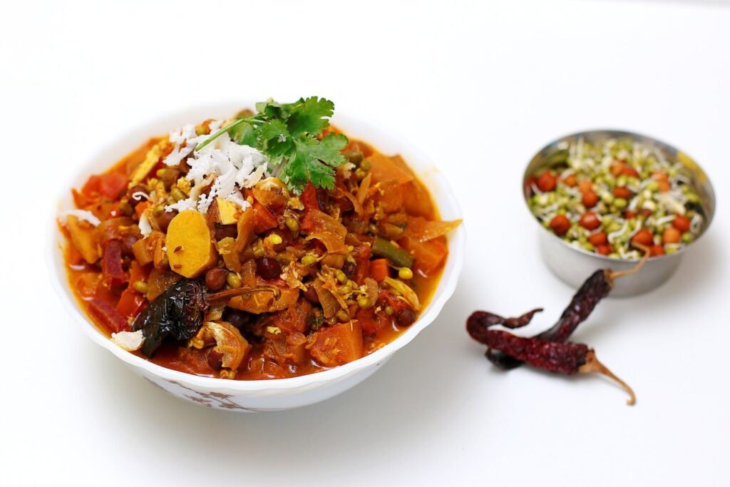 Curry vegetariano de legumes fica pronto em cerca de meia hora Curry vegetariano de legumes fica pronto em cerca de meia hora