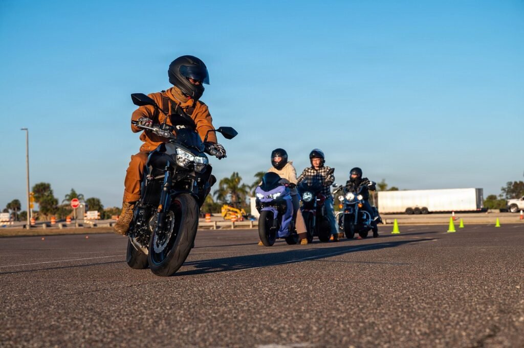 inDrive lança guia de segurança para motociclistas parceiros inDrive lança guia de segurança para motociclistas parceiros