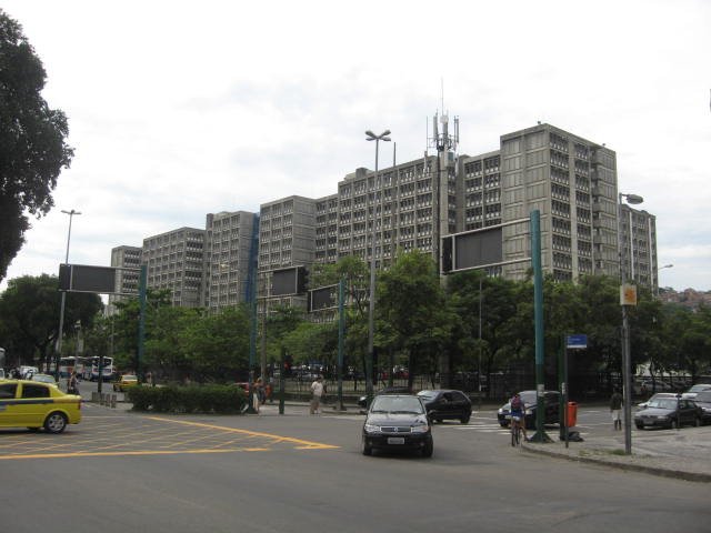 Pesquisa relaciona dificuldades financeiras ao agravamento da saúde mental Universidade do Estado do Rio de Janeiro