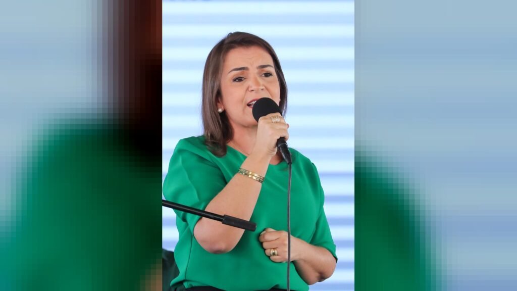 Projeto prevê reajuste gradual para técnicos da rede municipal de saúde Adriane Lopes