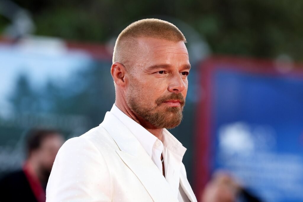Ricky Martin relata rotina vegetariana e de exercícios aos 54 anos