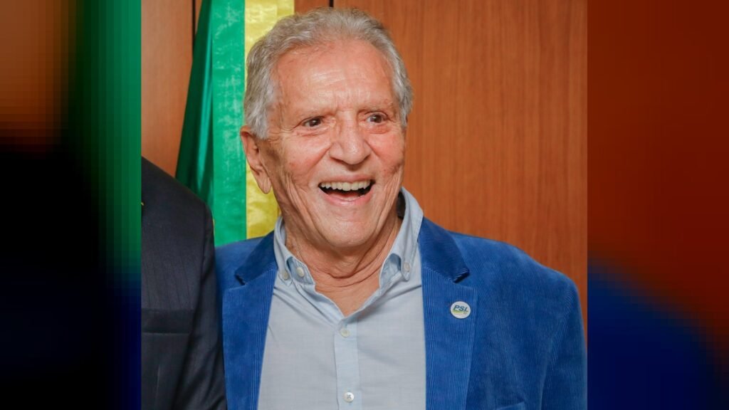 Carlos Alberto de Nóbrega passa bem após cirurgia para colocar marcapasso Carlos Alberto de Nóbrega