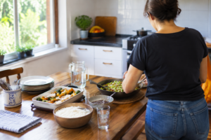 Emagrecer após os 50: por que dietas muito restritivas exigem cuidado