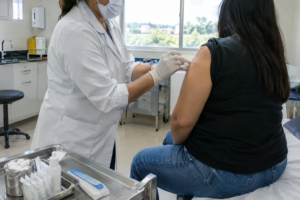 Implanon pelo SUS: São Carlos treina médicos de 15 cidades para ampliar acesso