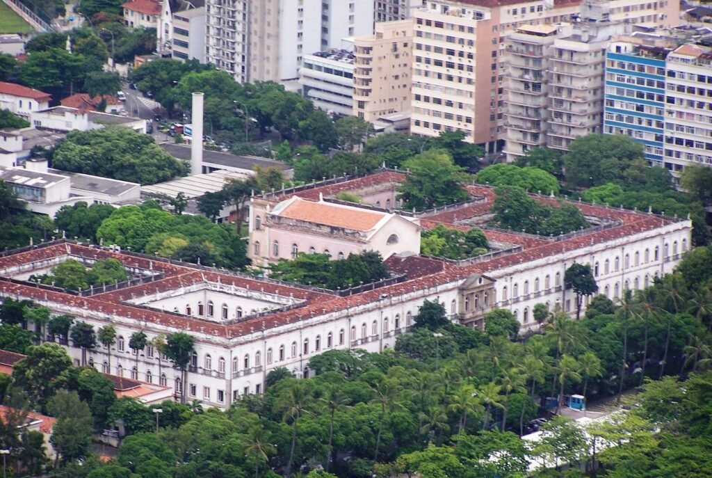 Polilaminina: Anvisa restringe uso após nove mortes notificadas Universidade Federal do Rio de Janeiro