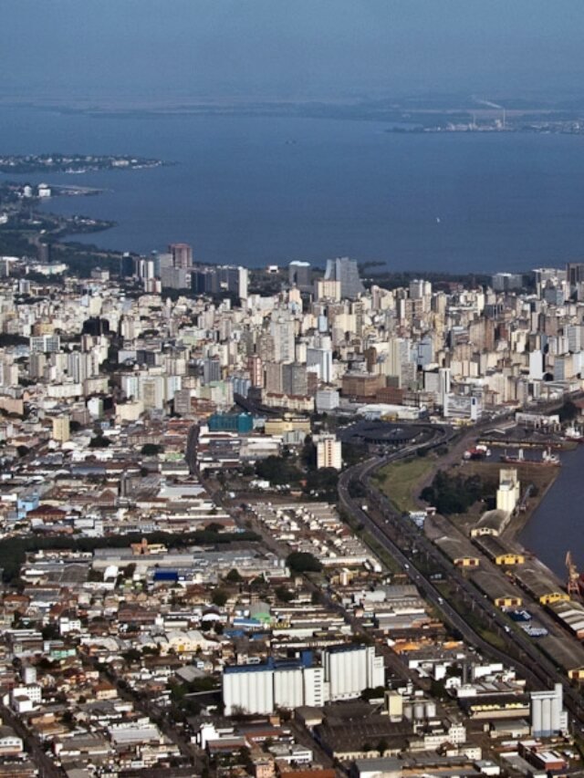 Ato em Porto Alegre cobra reestatização dos serviços de saúde