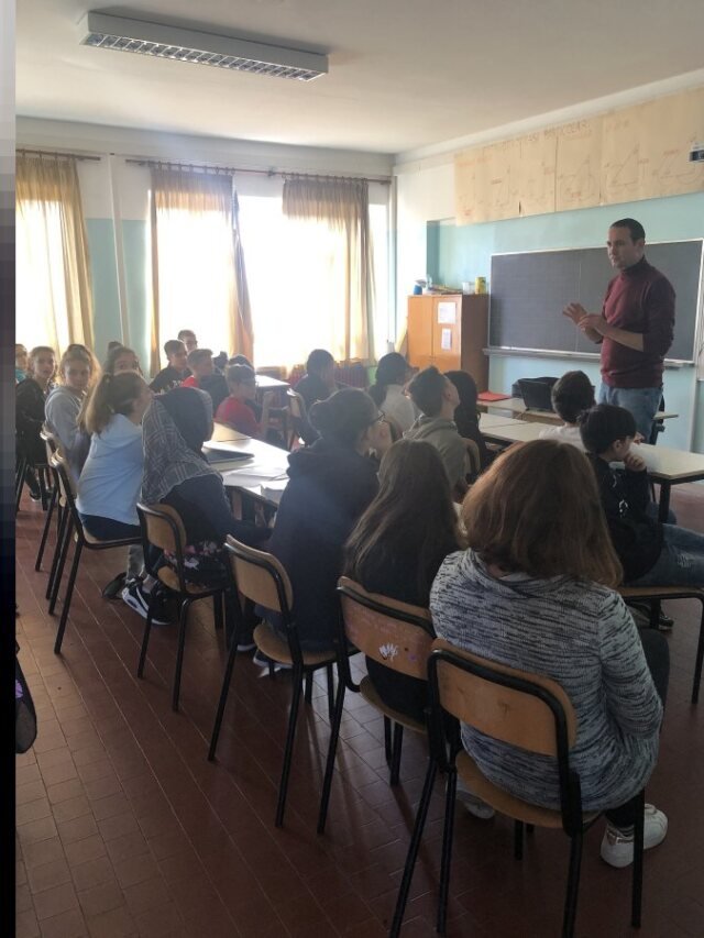 Estudantes italianos associam escola a ansiedade e estresse