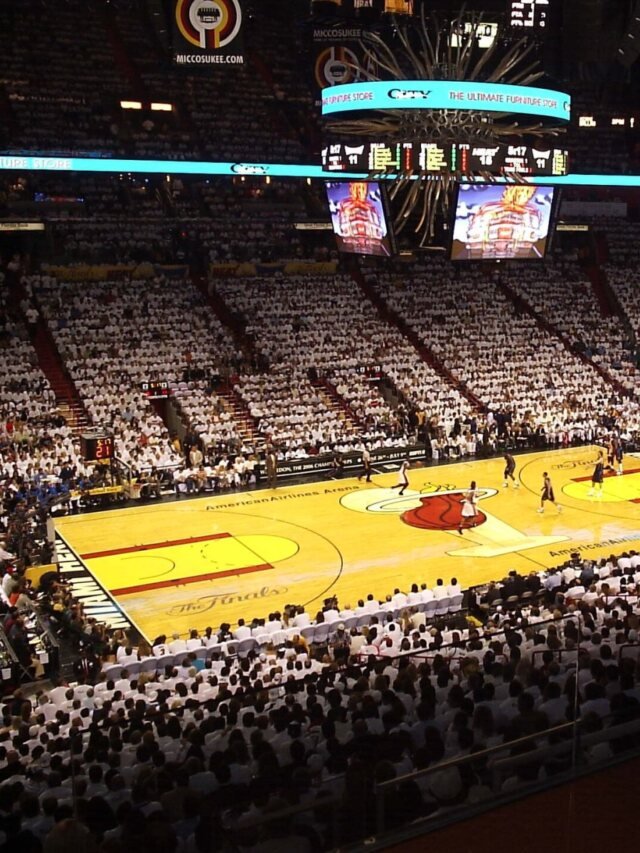 Rockstar instala letreiro de Vice City em arena de Miami